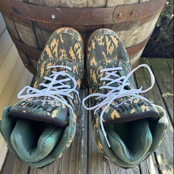 Athletic_Shoes